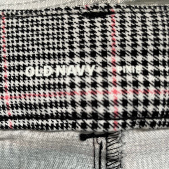Old Navy Plaid Pixie Pant - Picture 3 of 3